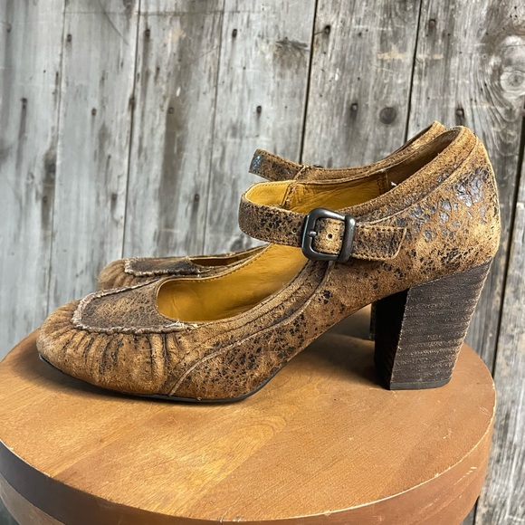 BORN Distressed Leather Mary Janes - size 9.5 - Picture 3 of 8